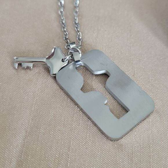 Stainless steel locking silver bracelet with key necklace and heart shape lock - Picture 4 of 5